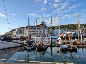 LE REFLET DES VOILES FACE AU PORT DE FECAMP